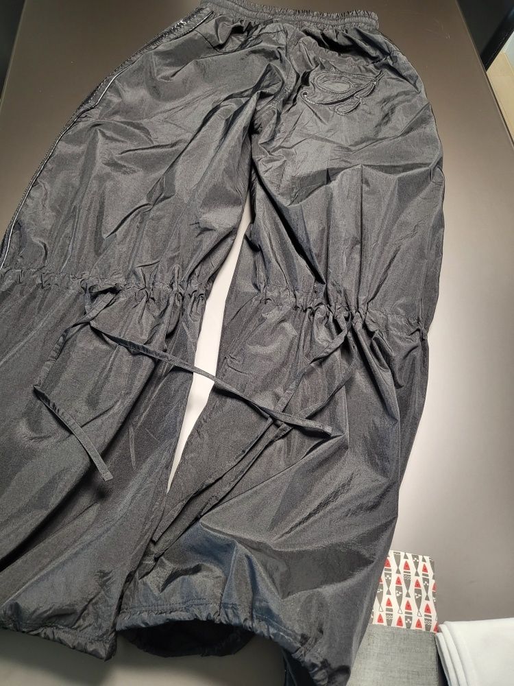 【BADBLOOD】Dark Billy Nylon Curved Track Pants ☆男女共用☆ MUSINSA | BADBLOOD Dark Billy Nylon Curved Track Pants - Black