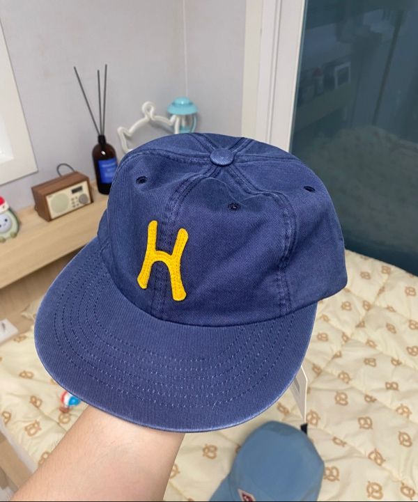 MUSINSA公式 | HELLO SUNRISE H Logo Cotton Relaxed Fit 6Panel