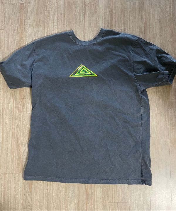 ★thisisneverthat★ Spiral Triangle Tee Off Black TN251TTSST MUSINSA公式 | thisisneverthat® Spiral Triangle Tee Off Black
