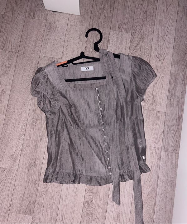 MUSINSA公式 | ILLIGO Ribbon Tie Square Neck Blouse - Gray