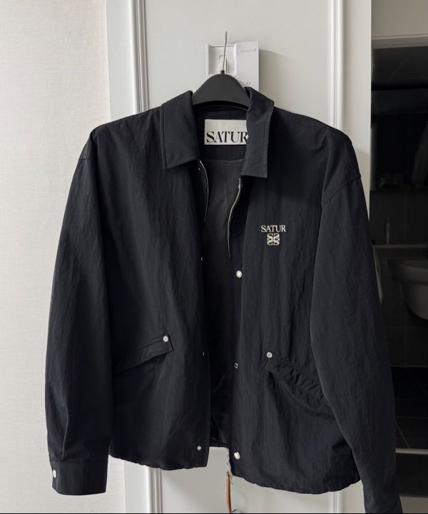 [25SS] SATUR★(W) Teo Nylon Coach Jacket ジップアップ MUSINSA | SATUR Theo Nylon Coach Jacket Navy