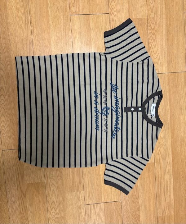 MUSINSA | XTONZ XTT133 Curve Stripe Henley Neck T-Shirt (KHAKI)