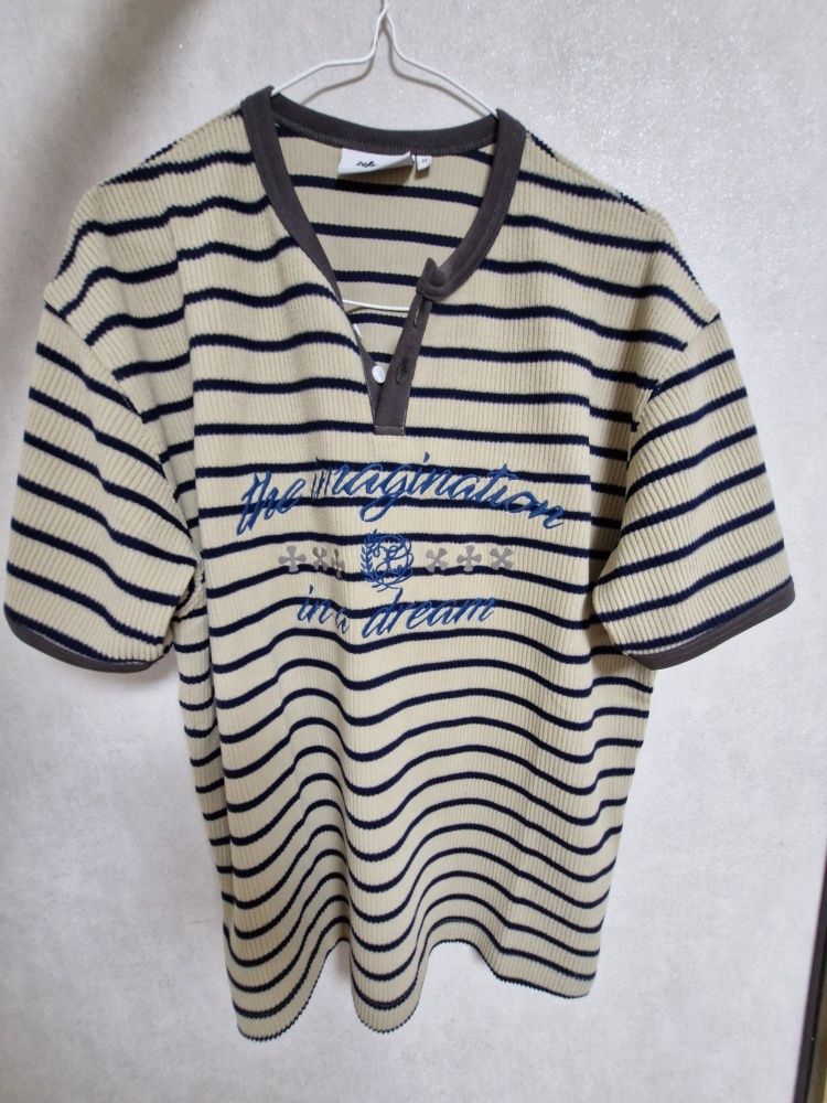★XTONZ★ XTT133 Curve Stripe Henley Neck T-Shirt MOCHA MUSINSA | XTONZ XTT133 Curve Stripe Henley Neck T-Shirt (MOCHA)