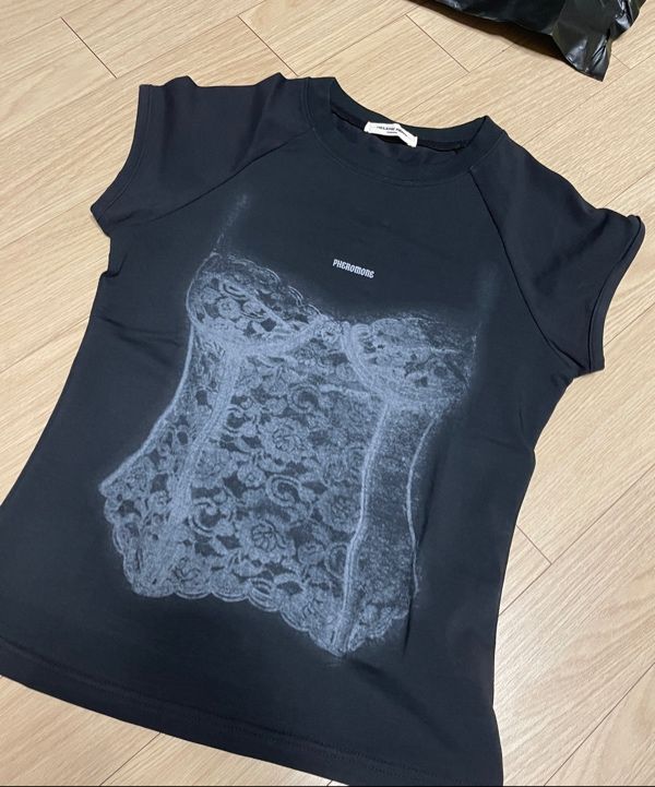 【HELENE PARIS】Corset Printed Half T-Shirt Tシャツ MUSINSA | HELENE PARIS Corset Printed Half T-shirt [Black]