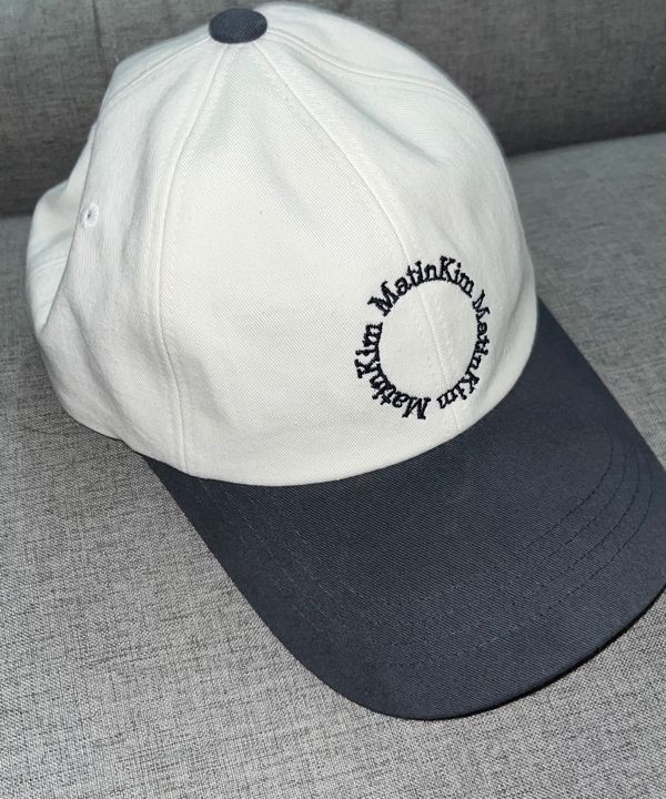 韓国大人気☆Matin Kim☆TWO TONE CIRCLE LOGO BALL CAP MUSINSA | MATIN KIM TWO TONE CIRCLE LOGO BALL CAP IN GREY