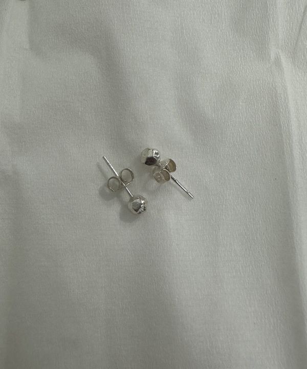 Byweekend☆[silver925] Mini hammer ball earring ピアス MUSINSA | BYWEEKEND Mini hammer ball earring