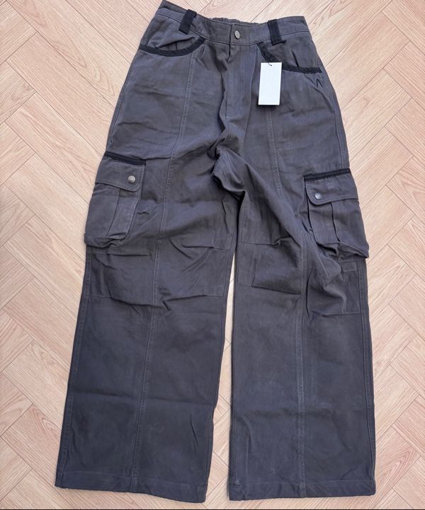 MUSINSA | AAKAM Knee Pin-tuck Contrast Cargo Pants (Dark Gray)
