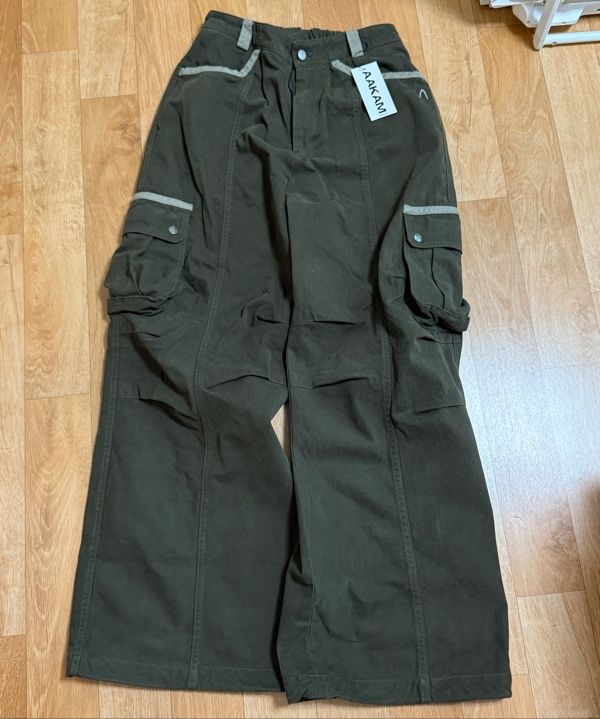 MUSINSA公式 | AAKAM Knee Pin-tuck Contrast Cargo Pants (Khaki)