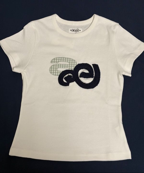 ★送料・関税込★AEAE★APPLIQUE LOGO TEE APPLIQUE LOGO TEE [WHITE] – aeae JAPAN