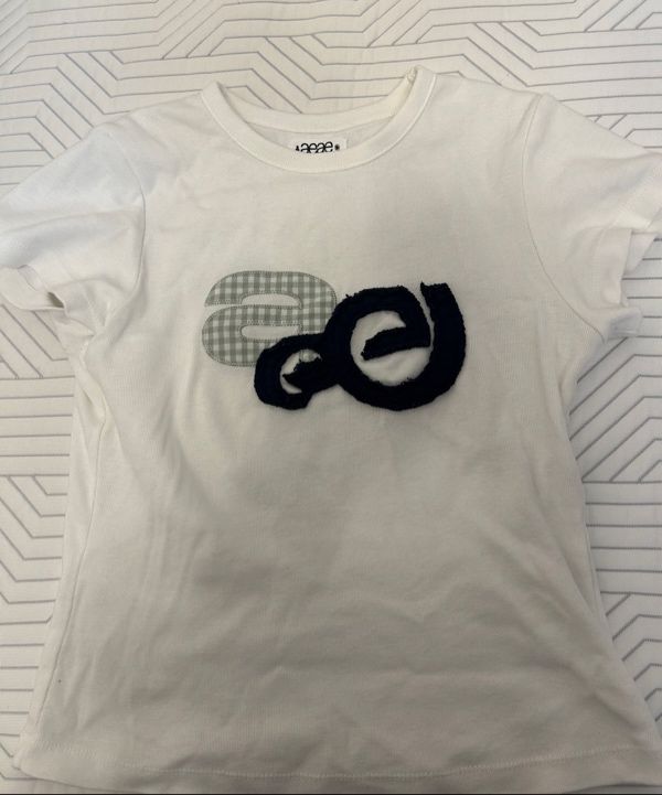 MUSINSA公式 | AEAE APPLIQUE LOGO TEE [WHITE]