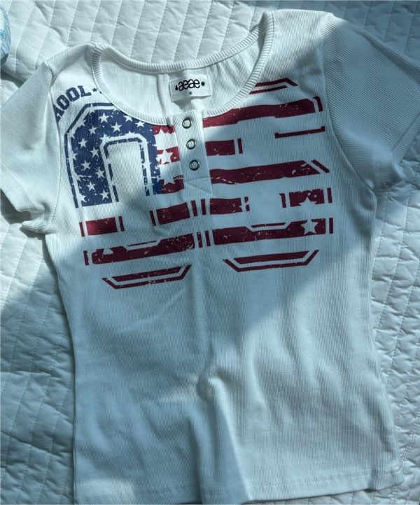 MUSINSA公式 | AEAE USA BANNER HENLY NECK TEE [WHITE]
