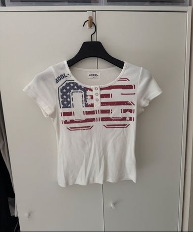 MUSINSA | AEAE USA BANNER HENLY NECK TEE [WHITE]