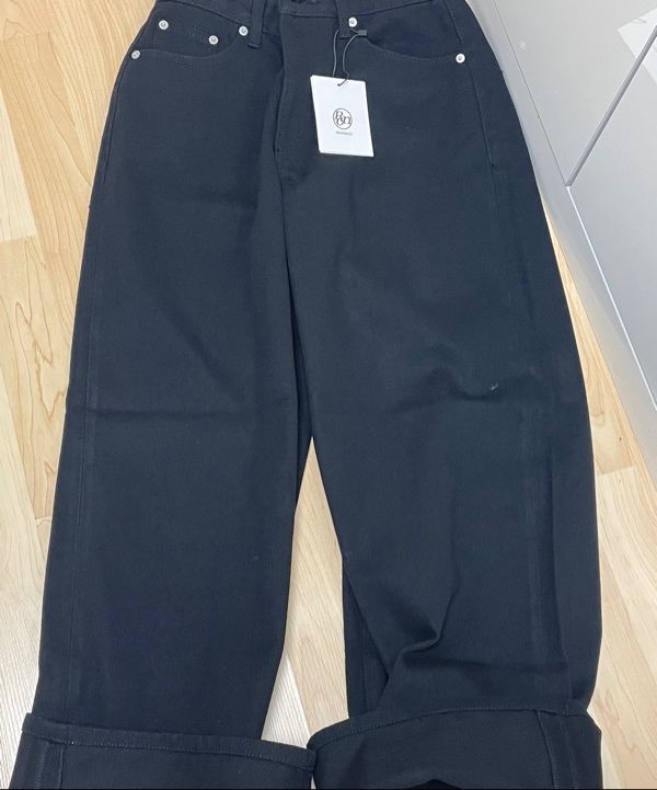 デニム・ジーパン RONRON BACK HEART STITCH POCKET DENIM PANTS BLACK RONRON BACK HEART STITCH POCKET DENIM PANTS BLACK – SeoulSeoul