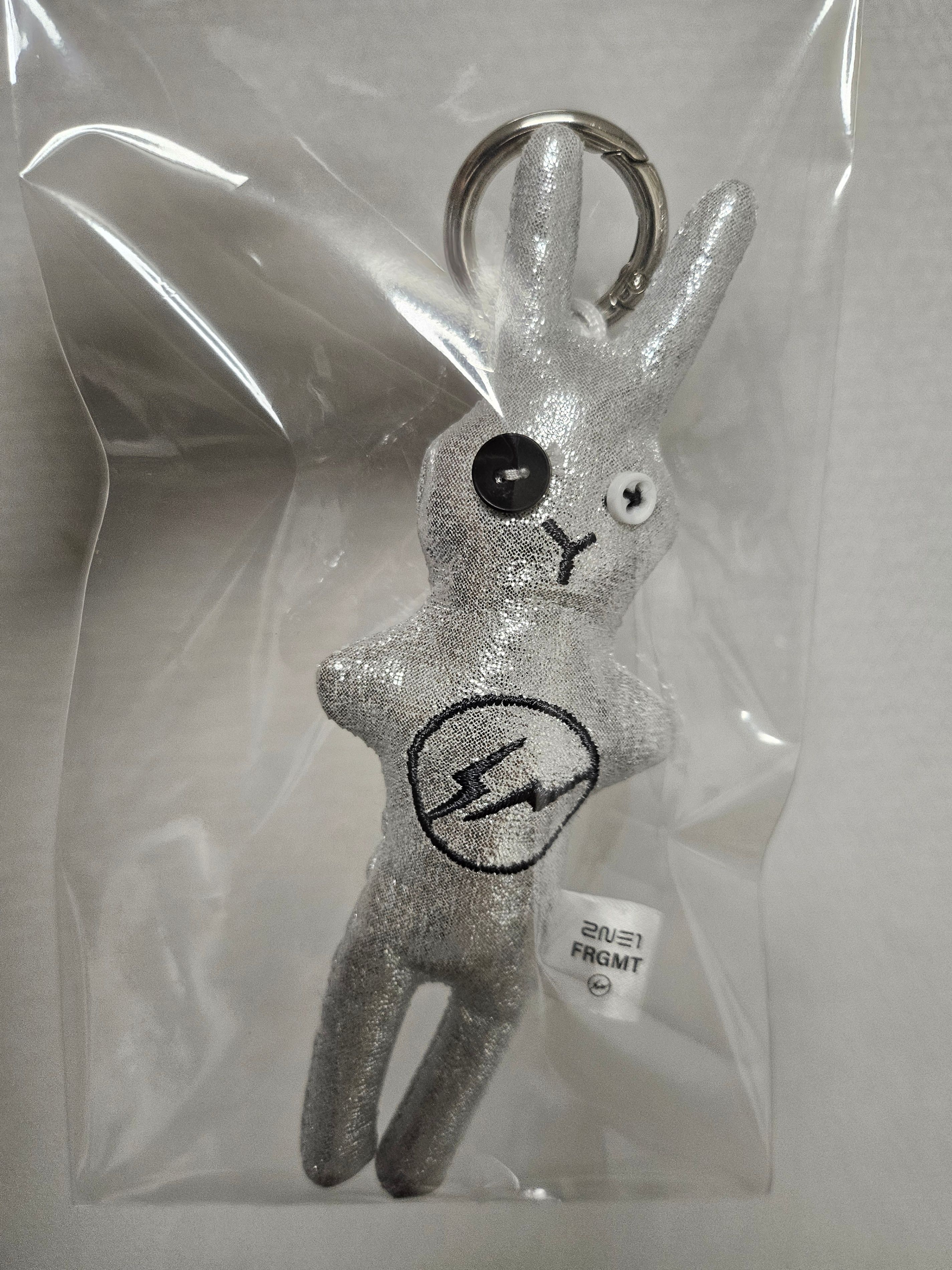 【2NE1 x FRGMT】TAMTAMI Keyring MUSINSA | 2NE1 x FRGMT [2NE1 x FRGMT] TAMTAMI Keyring (Silver)
