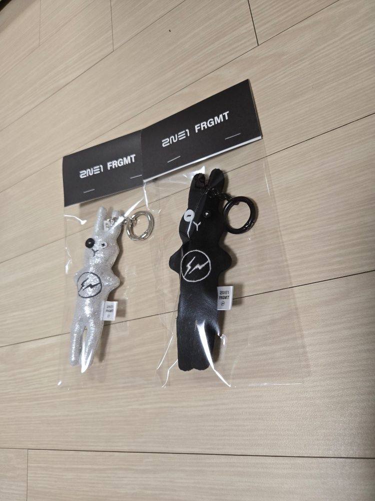 【2NE1 x FRGMT】TAMTAMI Keyring MUSINSA | 2NE1 x FRGMT [2NE1 x FRGMT] TAMTAMI Keyring (Silver)