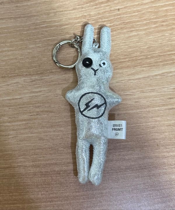 【2NE1 x FRGMT】TAMTAMI Keyring MUSINSA | 2NE1 x FRGMT [2NE1 x FRGMT] TAMTAMI Keyring (Silver)