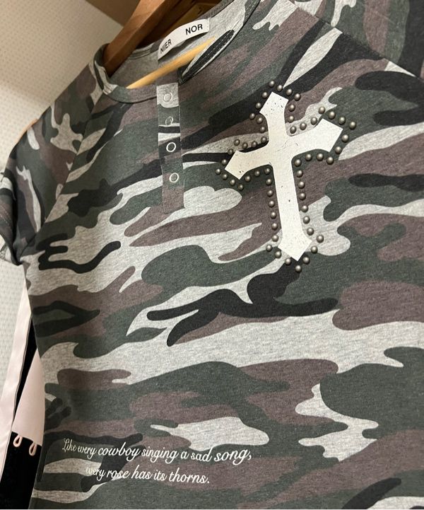 MUSINSA公式 | NIIER NOR VINTAGE CROSS BUTTON DOWN TEE_CAMO