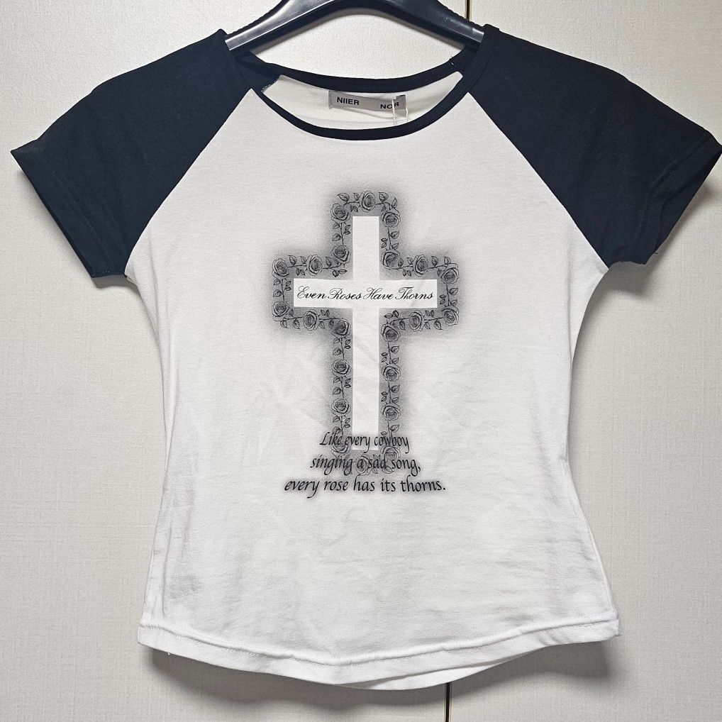 Tシャツ・カットソー [NIIER NOR] CROSS ROSE RAGLAN TEE 韓国NIIER NOR ニアノア】CROSS ROSE RAGLAN TEE (NIIER NOR/T
