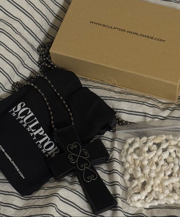 MUSINSA | SCULPTOR Cross Hair On Strap Wallet Black