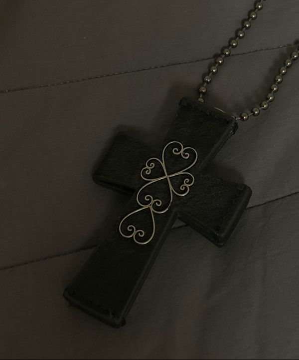 MUSINSA | SCULPTOR Cross Hair On Strap Wallet Black