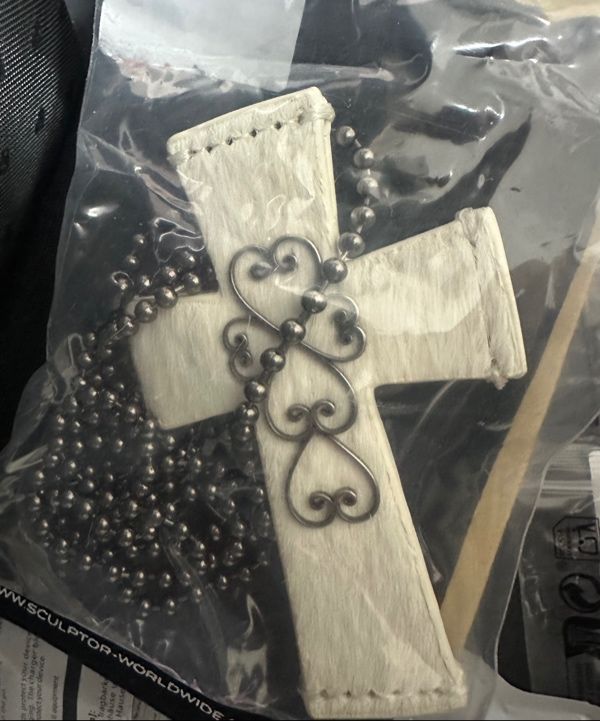 MUSINSA | SCULPTOR Cross Hair On Strap Wallet White