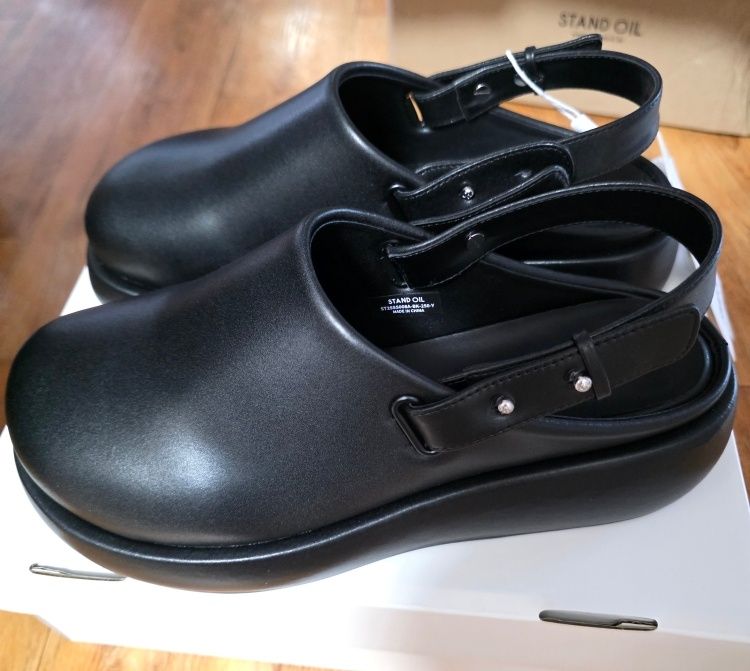 【試着のみ】STAND OIL　HETCHED MULE 23.5 Hatched Mule · ヘッチド ミュール（ブラック） – Stand Oil Japan