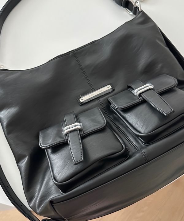 MUSINSA公式 | MATIN KIM DOUBLE POCKET TWO WAY BAG IN BLACK