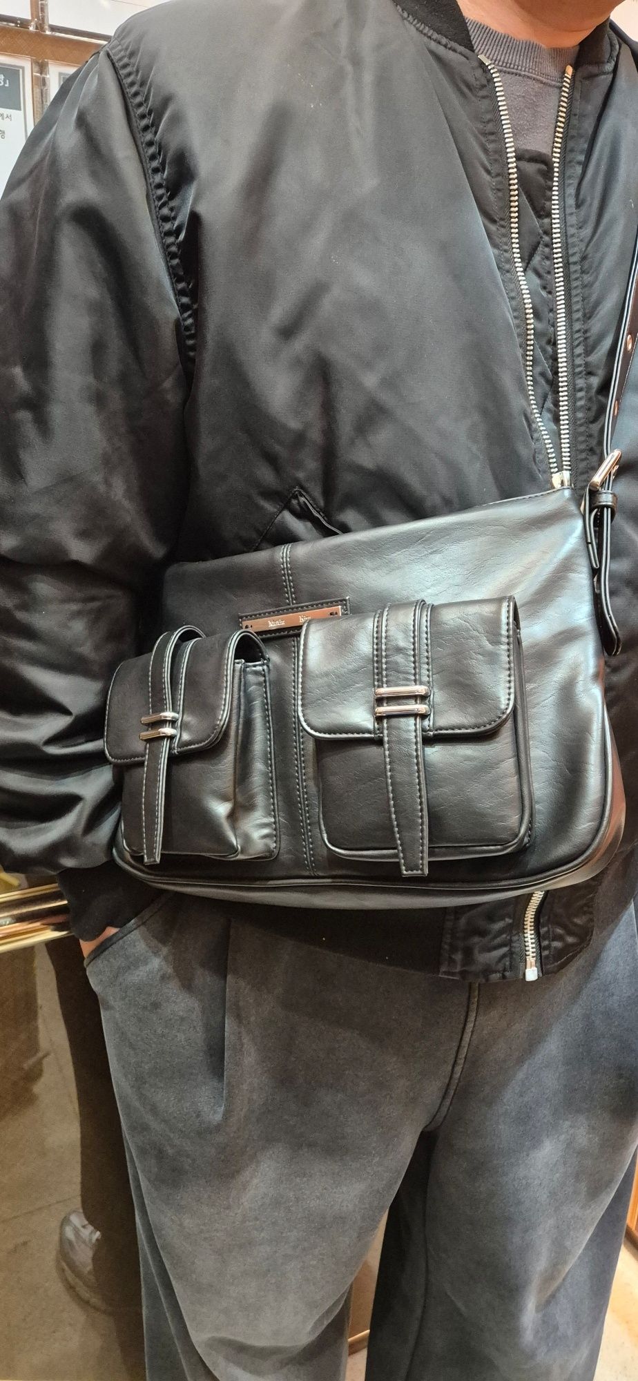 MUSINSA公式 | MATIN KIM DOUBLE POCKET SHOULDER BAG IN BLACK