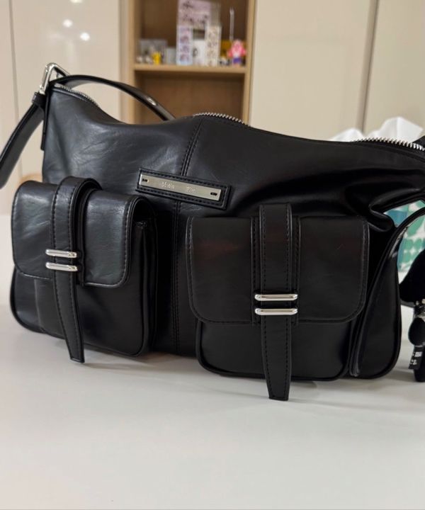 MUSINSA公式 | MATIN KIM DOUBLE POCKET SHOULDER BAG IN BLACK