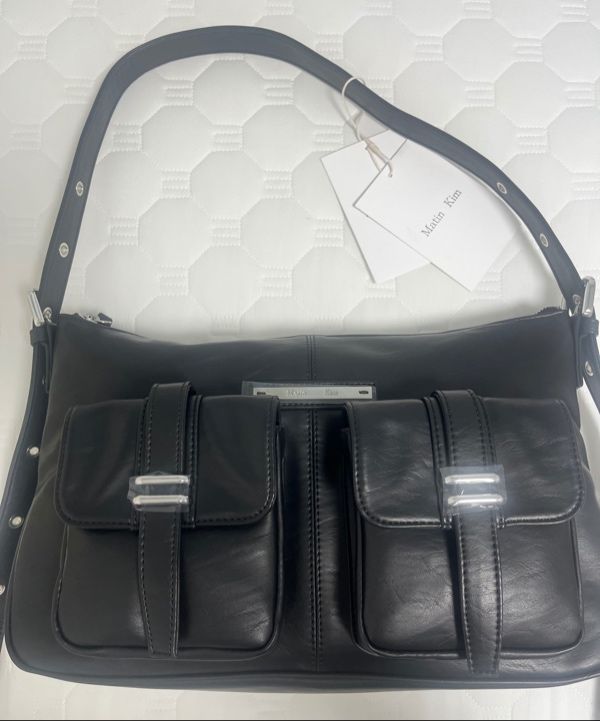 ★Matin Kim★DOUBLE POCKET SHOULDER BAG DOUBLE POCKET TWO WAY BAG IN BLACK – Matin Kim