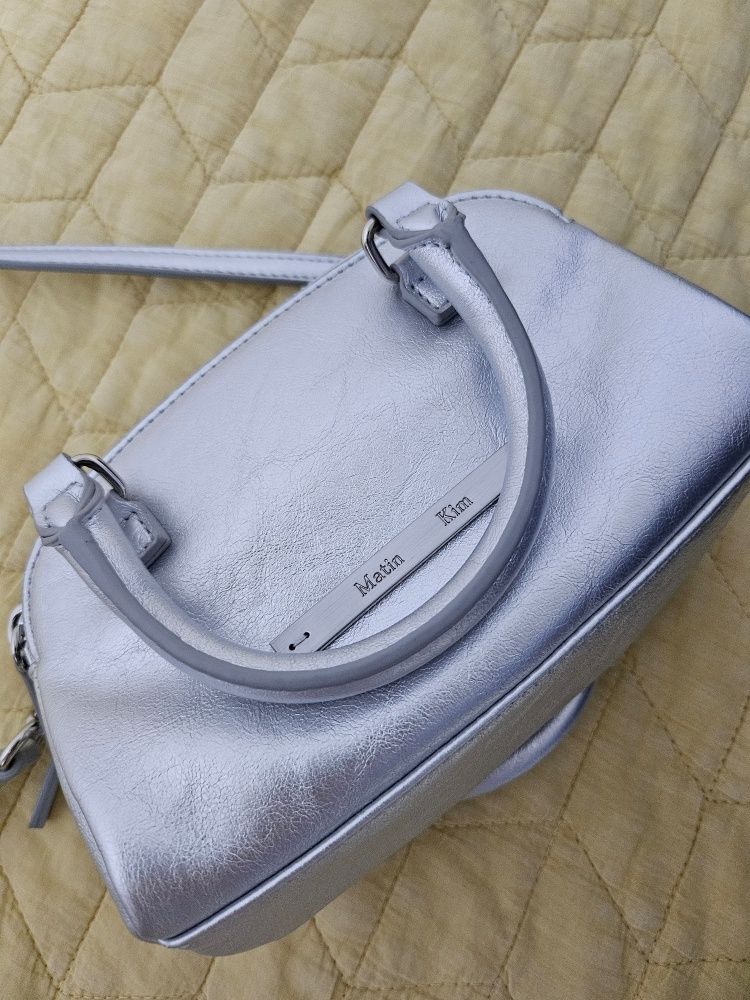 MUSINSA公式 | MATIN KIM DOUBLE ZIPPER MINI CROSS BAG IN WHITE