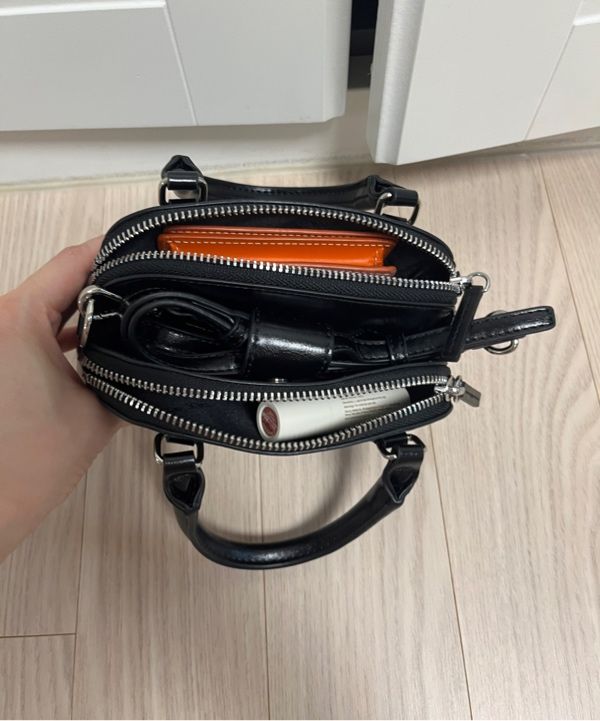 トートバッグ [MATINKIM]double zipper mini cross bag in black DOUBLE ZIPPER MINI CROSS BAG IN BLACK – Matin Kim
