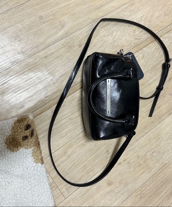 【Matin Kim】韓国人気★DOUBLE ZIPPER MINI CROSS BAG DOUBLE ZIPPER MINI CROSS BAG IN WHITE – Matin Kim