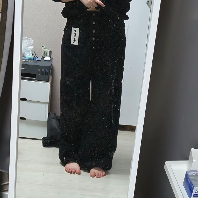 MUSINSA | AAKAM Knee Pin-tuck Studded Cotton Pants (Black)