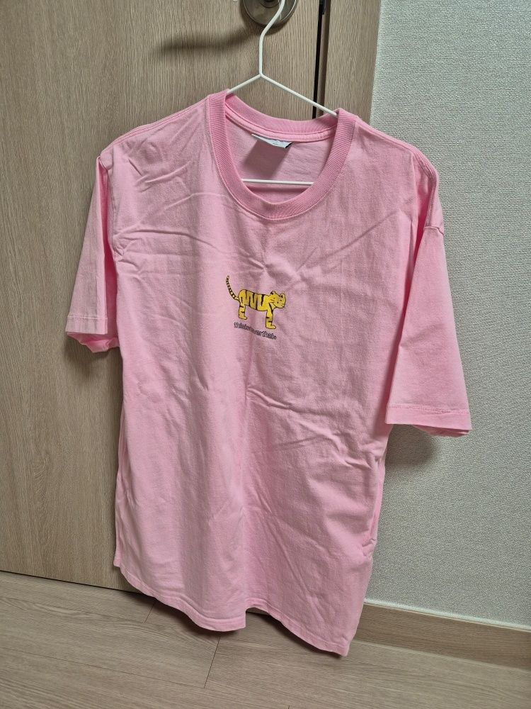 ★thisisneverthat★ Yellow Cat Tee Pink TN251TTSST31PNK MUSINSA | thisisneverthat® Yellow Cat Tee Pink
