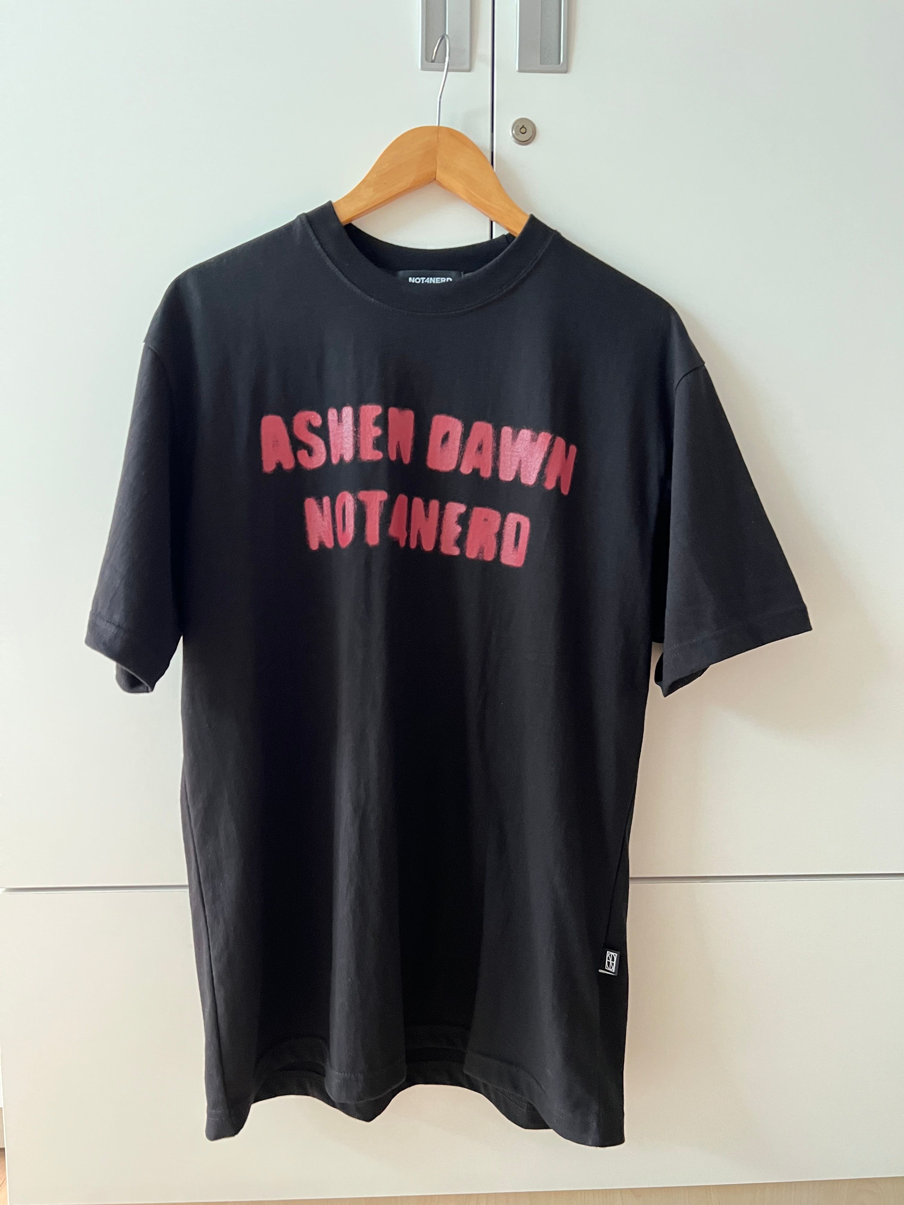 Tシャツ・カットソー NOT4NERD Spray Ashen Dawn Logo TShirts Yellow J1TS006BYL MUSINSA | NOT4NERD Spray Ashen Dawn Logo T-Shirts - Yellow