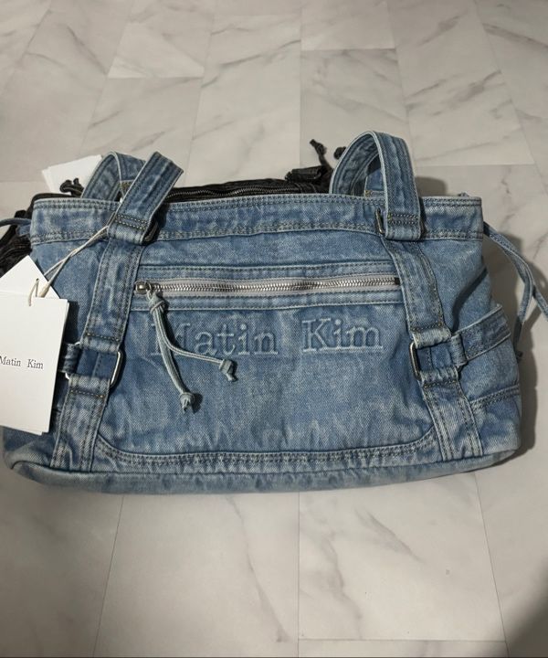 ★【MATIN KIM】 MATIN WASHED DENIM SQUARE BAG★ MATIN WASHED DENIM SQUARE BAG IN LIGHT BLUE – Matin Kim