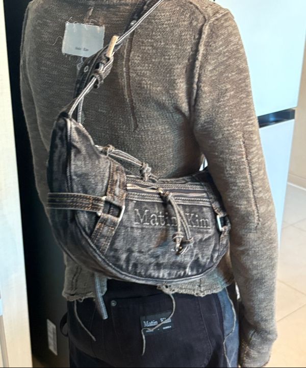 25SS人気 MATIN KIM MATIN WASHED DENIM MINI HOBO BAG 送料無料 MUSINSA | MATIN KIM MATIN WASHED DENIM MINI HOBO BAG IN BLUE