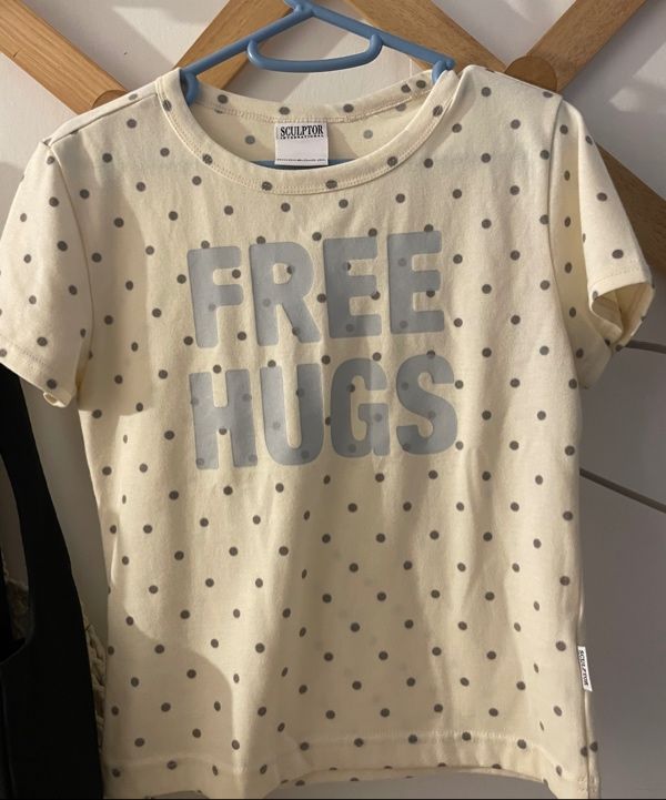 MUSINSA公式 | SCULPTOR Free Hugs Tee Raw