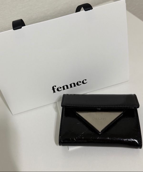MUSINSA | fennec CRINKLE TRIANGLE DOCO WALLET - BLACK