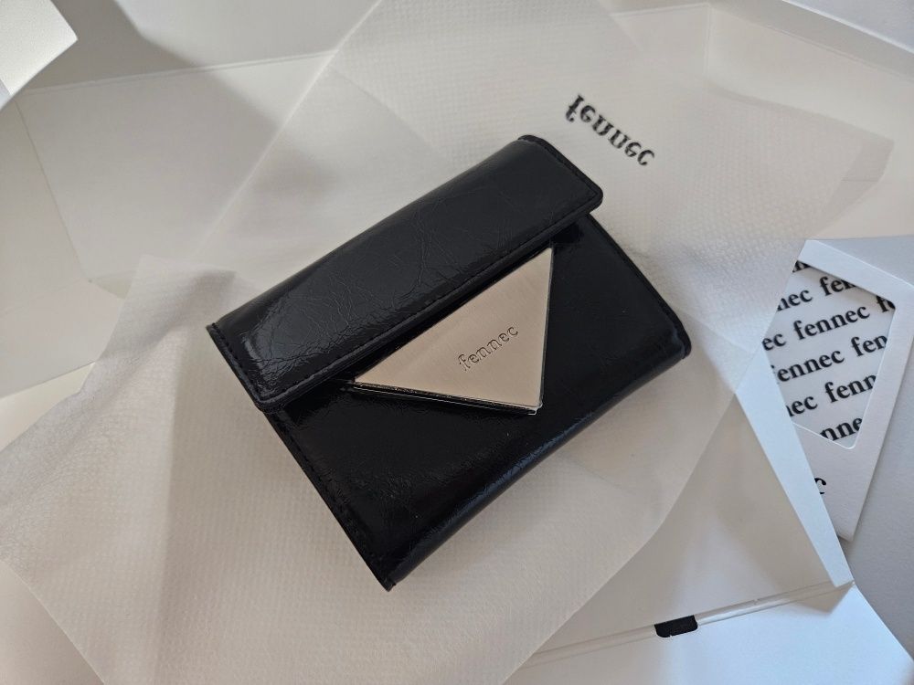 MUSINSA | fennec CRINKLE TRIANGLE DOCO WALLET - BLACK