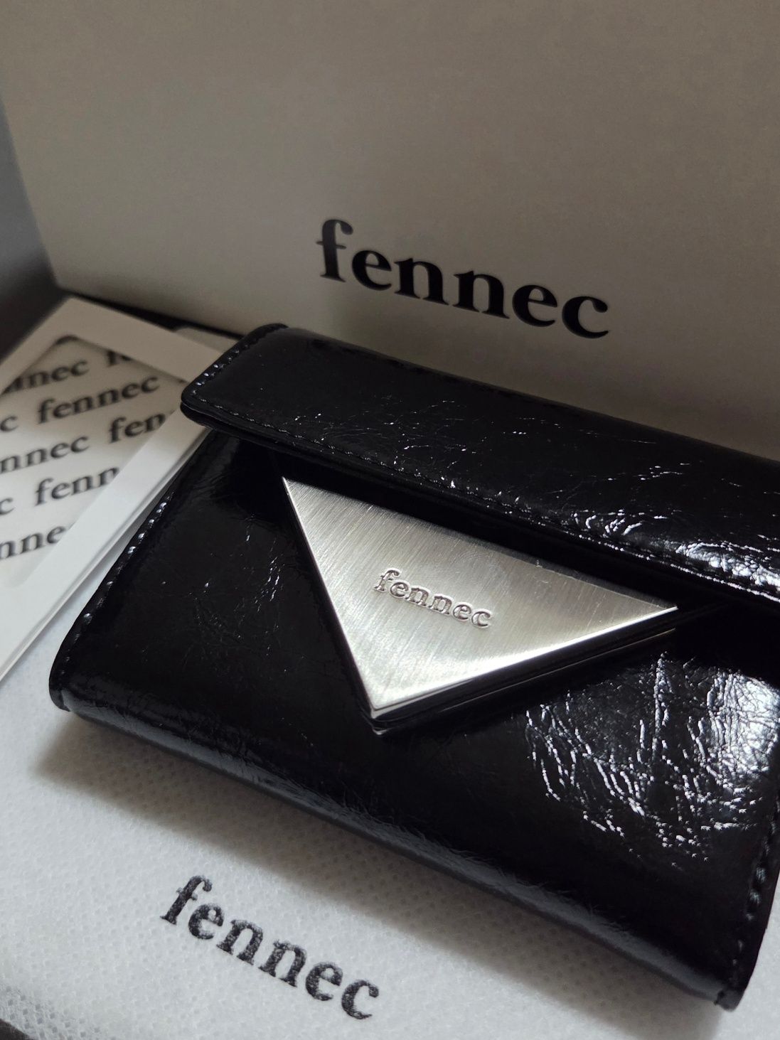 MUSINSA | fennec CRINKLE TRIANGLE DOCO WALLET - BLACK