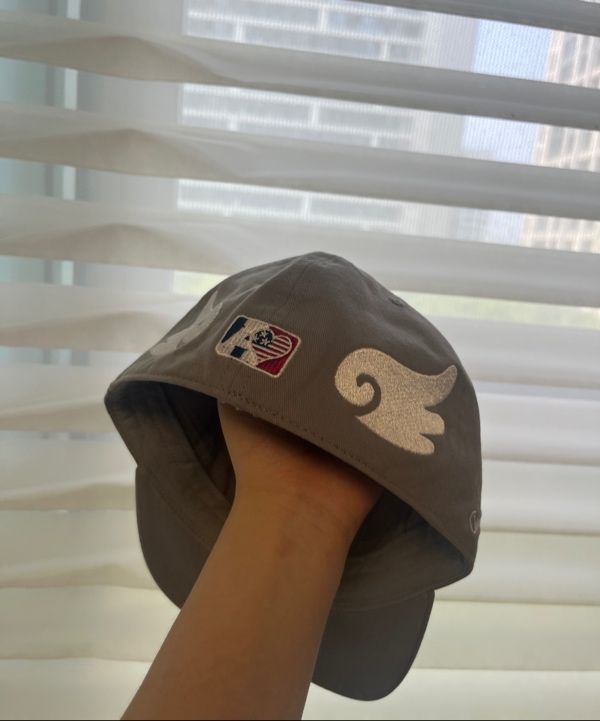 MUSINSA公式 | AEAE AE SYMBOL ANGEL WING CAP [GREY]