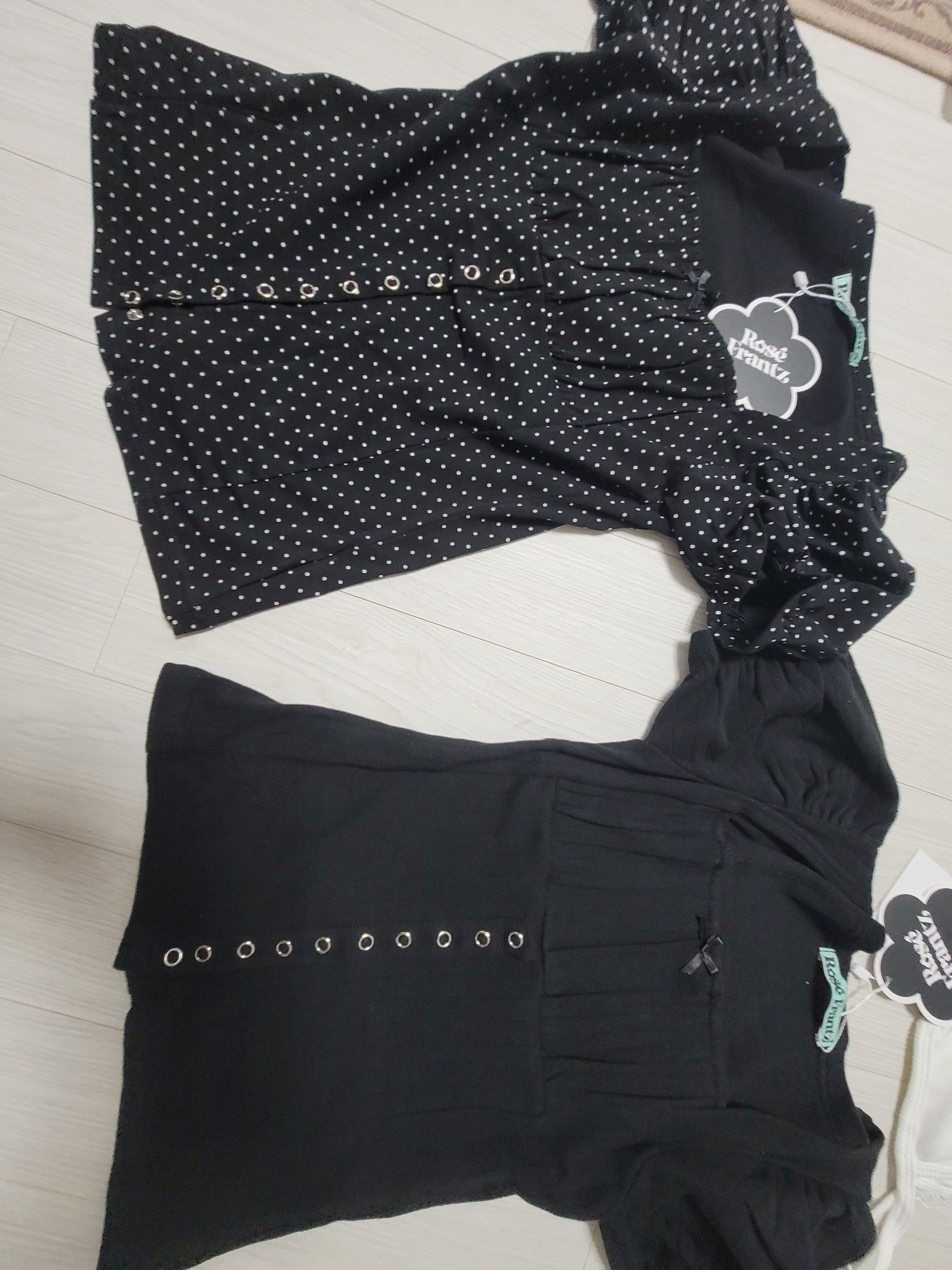 MUSINSA | ROSÉ FRANTZ Dot Puff shirring T-shirt [Black]