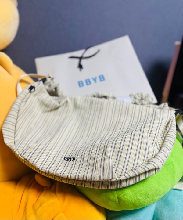 MUSINSA | BBYB Noy Ruffle Large Shoulder Bag (Ivory)