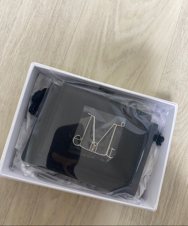 MUSINSA | MUCENT Main Symbol Metal Logo Saffiano Accordion