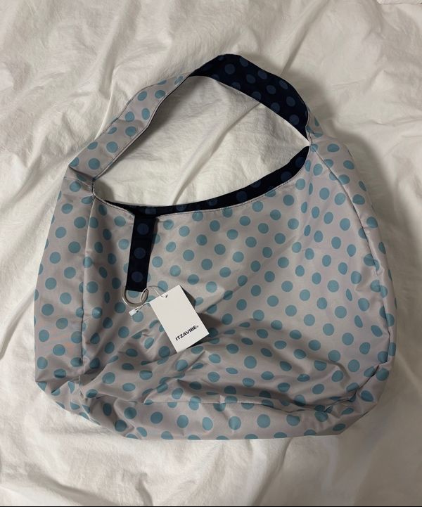 MUSINSA | ITZAVIBE REVERSIBLE DOT BAG