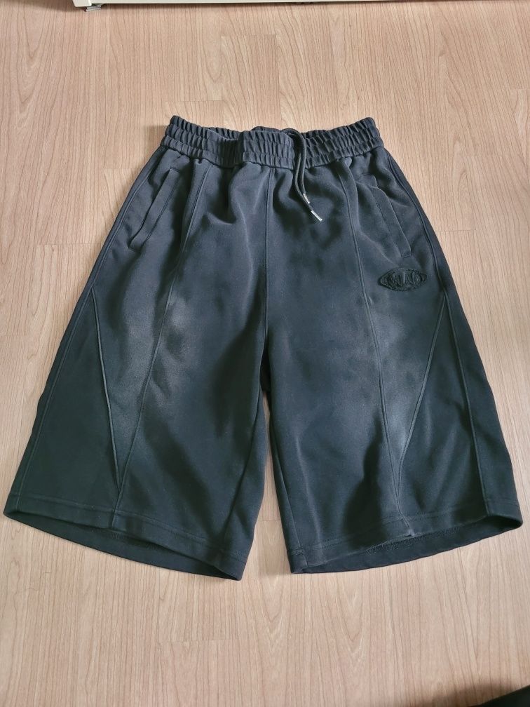 MUSINSA | DIMITRI BLACK VLAD Cut-off Applique Bermuda