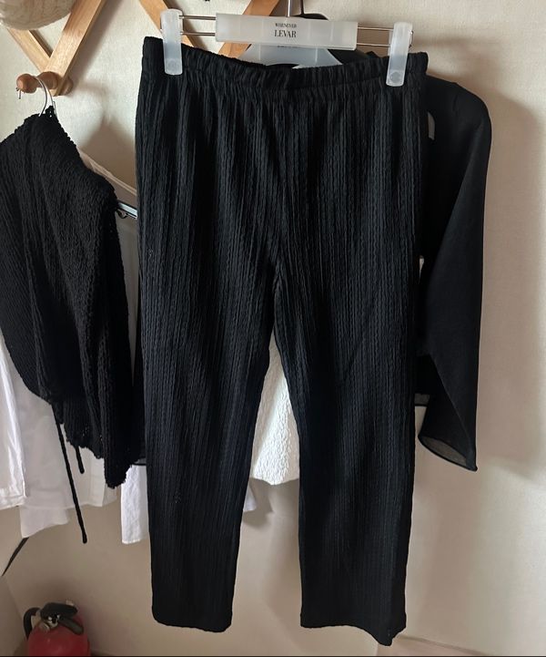 LEVAR ♥ Eyelet Lace Layered Pants /追跡付 MUSINSA | LEVAR Eyelet Lace Layered Pants - Black