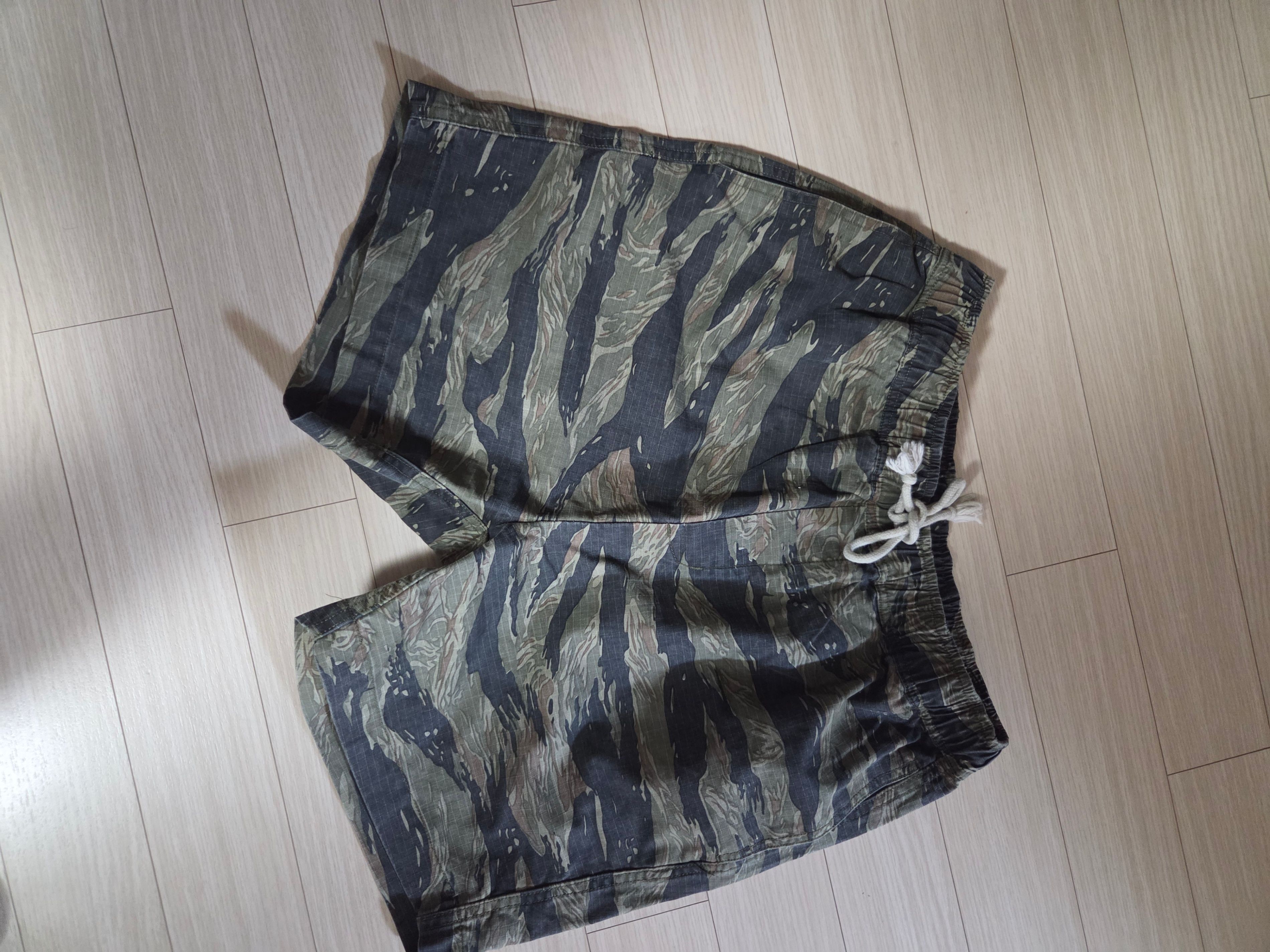MUSINSA | PARTIMENTO Tiger Camo Banding Shorts Khaki